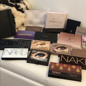 Makeup palettes